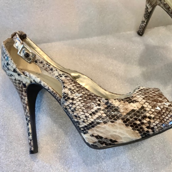 Worthington Women's Snake Print Stiletto Heels Peep Toe Size 10 - Picture 2 of 7